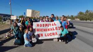Video: Hospitalarios protestaron en la Ruta 22 en Chichinales en el inicio de Semana Santa