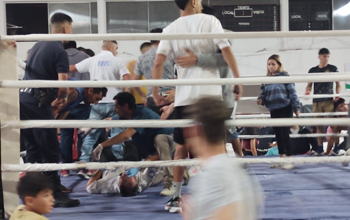 La agresión al árbitro llevó a la suspensión del festival de boxeo en Cinco Saltos.