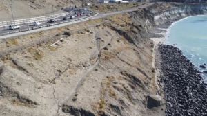 Rutas de la Patagonia: vértigo junto a un acantilado de 180 metros que da al mar