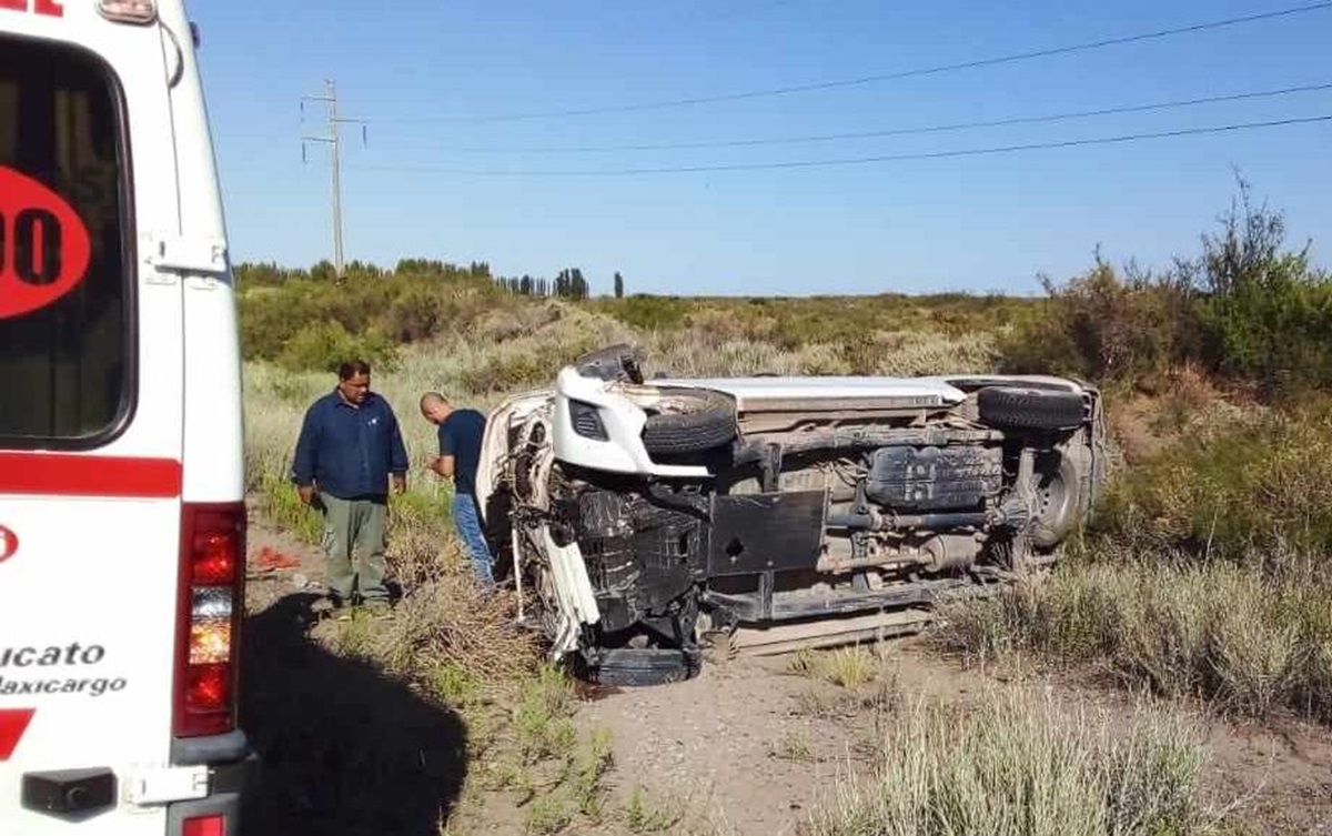 El accidente ocurrió en el kilometro 126 de la Ruta 151, en el ingreso a Catriel. Foto: gentileza (Radio Alas FM)