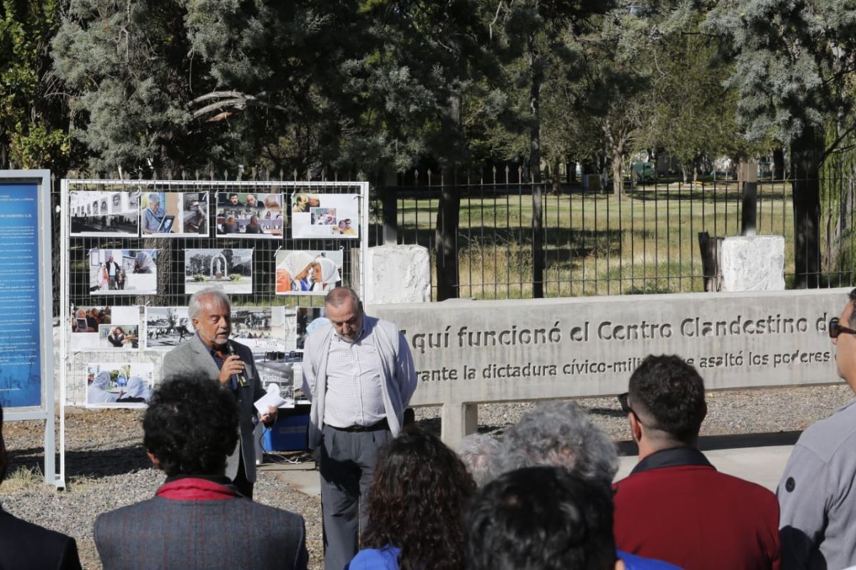En el señalamiento La Escuelita, tuvo lugar el acto protocolar de Neuquén por el Día de la Memoria, Verdad y Justicia. Foto: Prensa Gobierno de Neuquén.  