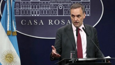 El vocero presidencial, Manuel Adorni adelantó que el gobierno que penar el adoctrinamiento en las escuelas. Foto: Archivo NA.