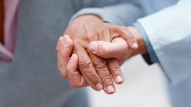 Aumenta la esperanza de vida, pero vivir más no significa vivir mejor: una médica barilochense expone en Brasil