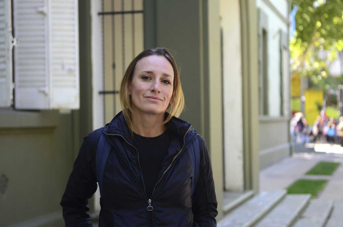 Silvana Cabezas trabajó nueve años en el Estado provincial. Aseguró que después de denunciar a Seguel, en 2022, la dejaron sin empleo. Foto Cecilia Maletti.