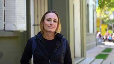 Silvana Cabezas trabajó nueve años en el Estado provincial. Aseguró que después de denunciar a Seguel, en 2022, la dejaron sin empleo. Foto Cecilia Maletti.