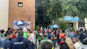 Video | Despidos en la sede de Anses del oeste de Neuquén y  en Centenario: «Ya se recibieron telegramas»