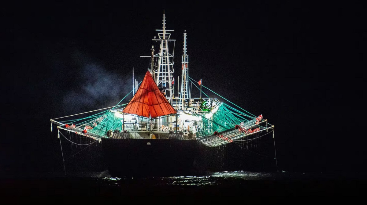 El barco chino fue detectado por la Armada. Foto: Greenpeace