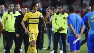 Por qué los hinchas de Estudiantes silbaron e insultaron a Cavani y al plantel de Boca