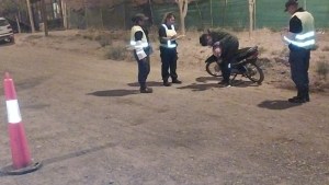 Andaba en moto con 1,40 de alcohol en sangre por los barrios de Centenario