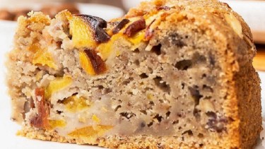 Torta húmeda de duraznos, almendras y oliva… nivel explosivo