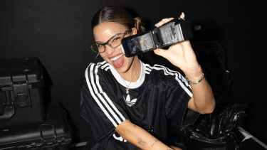 La cantante Emilia Mernes fue duramente críticada en las redes por lo que contó un emprendimiento bonaerense.