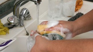 Empleadas domésticas: Qué tipo de contrato se hace para sus tareas