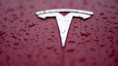 Extrabajador de Tesla logró un acuerdo en una demanda por discriminación en Estados Unidos