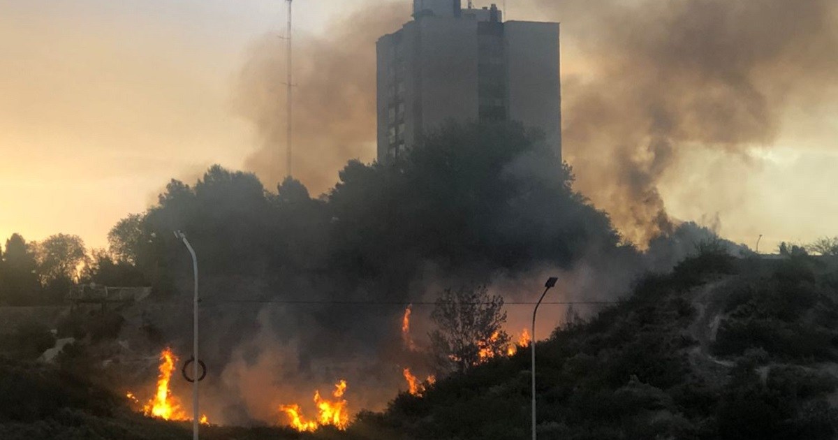 Incendian intencionalmente una barda de Neuquén, a metros de la Ruta 7: «Es preocupante» thumbnail