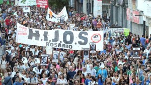 Denuncian golpiza y abuso a una militante de H.I.J.O.S. en Rosario: «Pintaron Viva La Libertad Carajo»