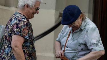 Las jubilaciones y pensiones de abril se pagará en dos tramos. Foto: Archivo. 