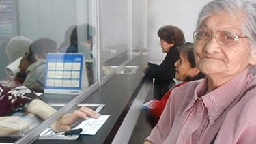 Los jubilados y pensionados recibirán un aumento en sus haberes mensuales.-