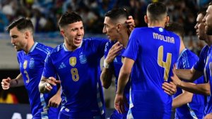 Video | La reacción de Garnacho y Mac Allister tras el golazo de Di María ante Costa Rica