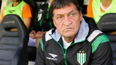 César Falcioni fue dado de alta y es duda para el encuentro de Banfield ante Vélez.