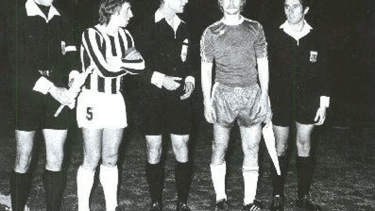 Hace 44 años, el Cosmos de Nueva York visitaba al Club Cipolletti en la «Visera de cemento»