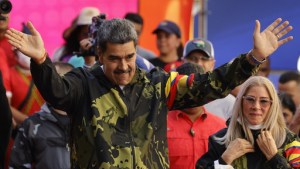 Maduro y disidentes opositores dominan postulaciones para las elecciones en Venezuela