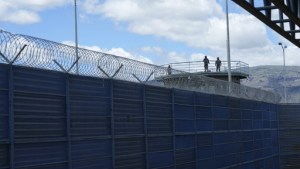 Motín en peligrosa cárcel de Ecuador deja dos reclusos muertos y cuatro heridos