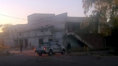 La joven fue hallada por la mañana por un vecino que caminaba por la zona de la pesquera abandonada en SAO. Foto Gentileza Informativo Hoy