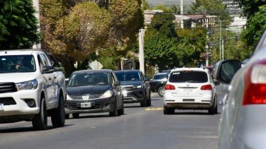El niño estuvo seis horas encerrado en un auto estacionado en Neuquén. Foto: Matías Subat