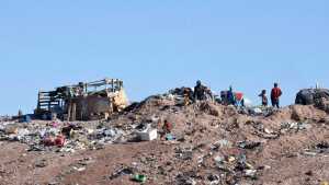 Censo en el basural de Neuquén: el 20% de las personas va hace menos de un año, para generar un ingreso y buscar comida