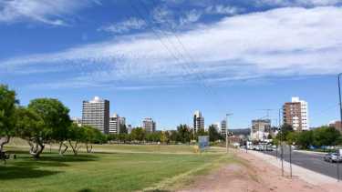 El acceso norte de Neuquén, otra vez en obra para hacer 800 estacionamientos: los financiarán privados