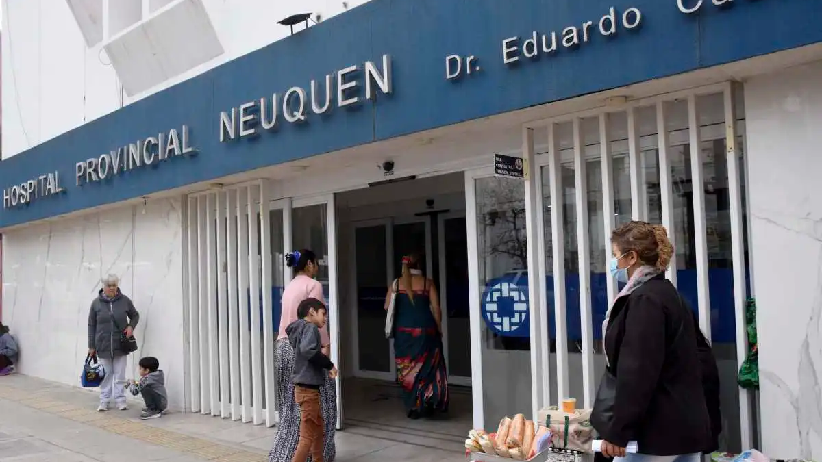 Los hermanitos accidentados se encuentran internados y recibiendo atención médica en el hospital Castro Rendón de Neuquén.