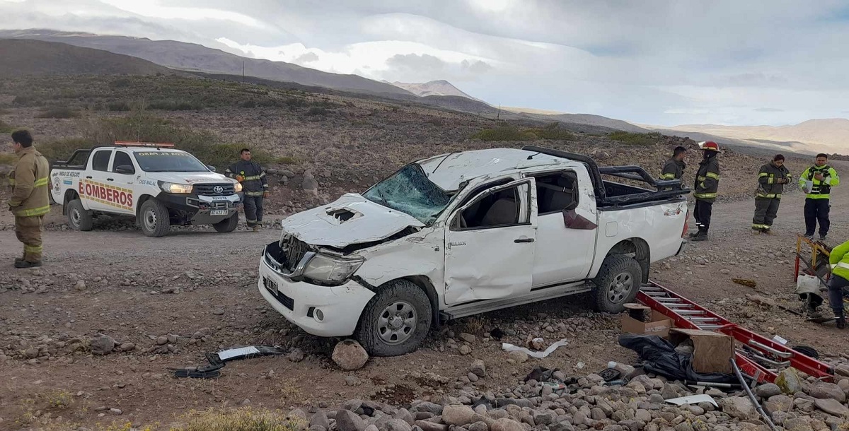 Violento vuelco en la Ruta 2 deja a tres personas heridas cerca de Chos ...