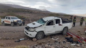 Violento vuelco en la Ruta 2 deja a tres personas heridas cerca de Chos Malal