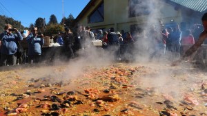 Pehuenia: paella gigante y lanzamiento de la Fiesta Nacional del chef patagónico 2024