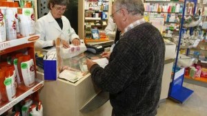El precio de los medicamentos que más consumen los jubilados subió 477% en un año