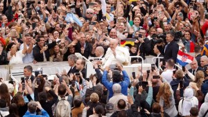 El Papa Francisco presidió la misa de Pascua y pidió por la paz: «La guerra es siempre un absurdo y una derrota»