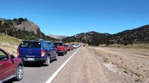 Imagen de Demoras en los pasos, vuelcos y tránsito desbordado: el comienzo de Semana Santa en Neuquén