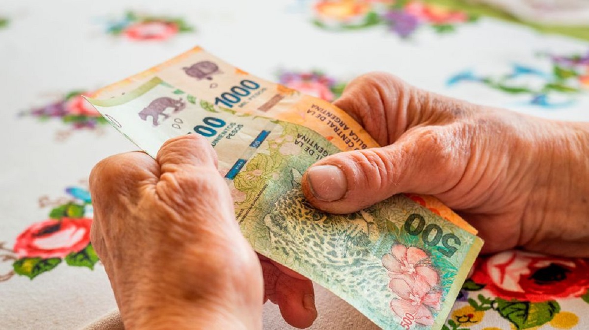 Los beneficiarios de pensiones no contributivas (PNC) cobrarán los aumentos y el bono de marzo 2024.-