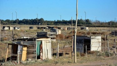 Los efectos de la crisis sobre los ingresos y el empleo golpearon fuerte en 
 el conglomerado Viedma/Patagones. (archivo)
