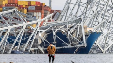 Tras el derrumbe del puente en Baltimore retiran la primera pieza de acero retorcido: «Es un duro trabajo»