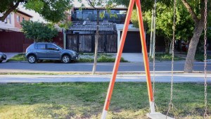 Quién es el hombre que se entregó por incendiar y matar a su hijo en Neuquén