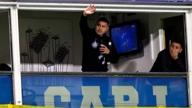 Riqulme y Cavani se saludaron a distancia tras el triunfo ante Belgrano.