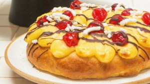 Rosca de Pascua: con un relleno sutil y crema pastelera hecha con microondas