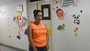 Florencia, la mamá de Francesca, una beba internada hace once meses en Roca. Foto: Alejandro Carnevale