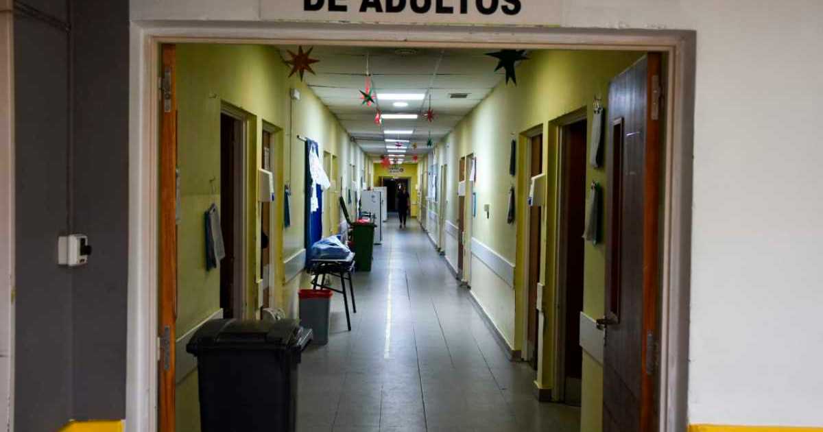 Joven de Bariloche está internado desde anoche y en estado «crítico» en el hospital de Roca thumbnail