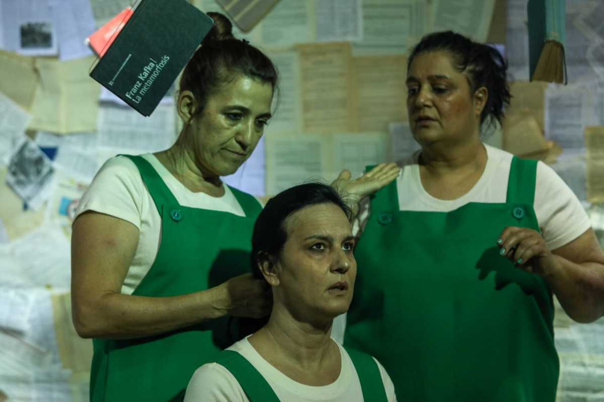 Lunáticas se presentan con una obra de teatro en Roca. Foto: Juan Thomes