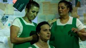 El trío Lunáticas presenta su obra de teatro “Más allá, la orilla” en Roca, especial para mujeres