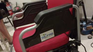 La abuela de Julián asegura que le enviaron una silla manual (foto) que no responde a las necesidades de Julián. foto: gentileza.