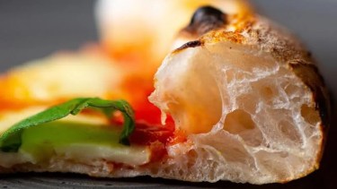 Aluminé: por qué el pizzero Mario Benegas es uno de los más elegidos por vecinos y turistas