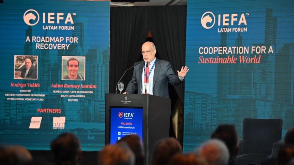 Horacio Valdés, funcionario del FMI, durante una conferencia este martes en Buenos Aires. 